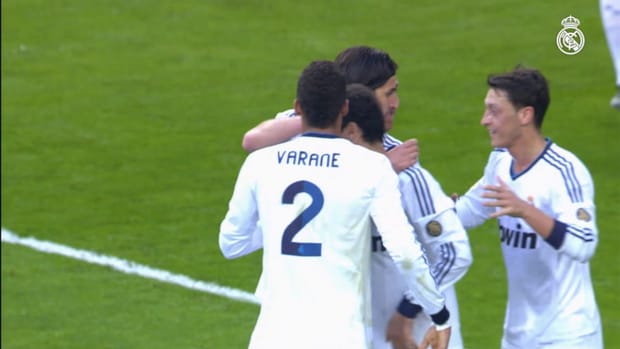 Incredible goal of Sami Khedira in 2013 against Real Sociedad 